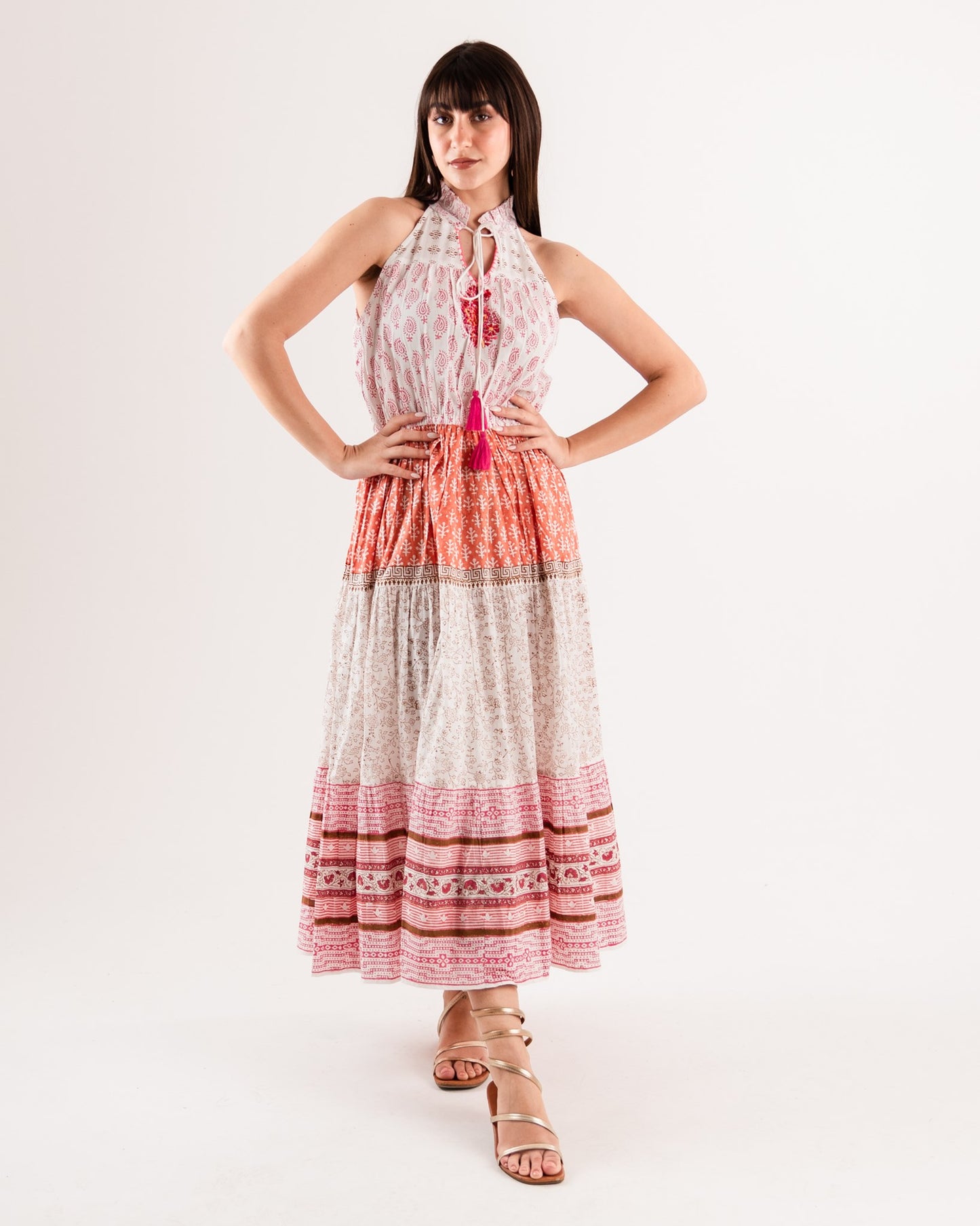 Vestito in cotone lungo bianco a giro maniche con stampa tono rosso