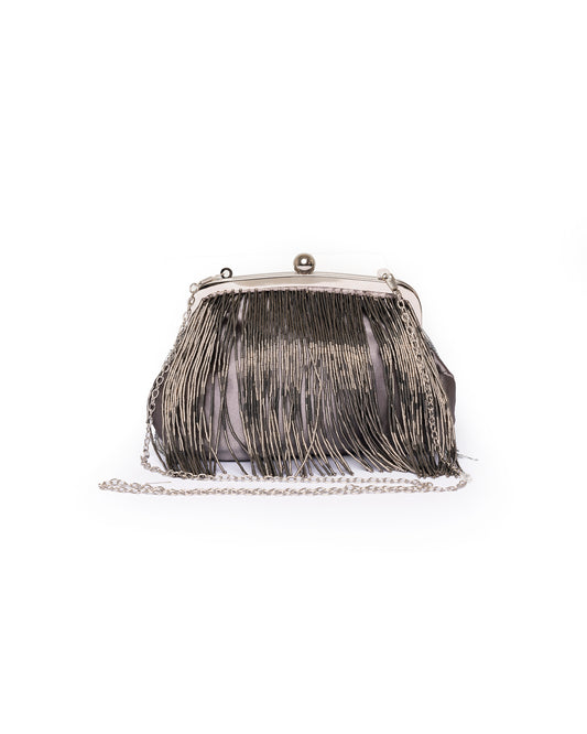 Borsa pochette grigia con perline e paillette pendenti
