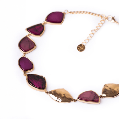 Collana girocollo in metallo a catena con inserti triangolari in acrilico viola - Mya Accessories
