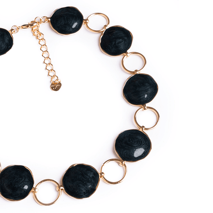 Collana girocollo in metallo con cerchi marmorizzati grigio scuro - Mya Accessories