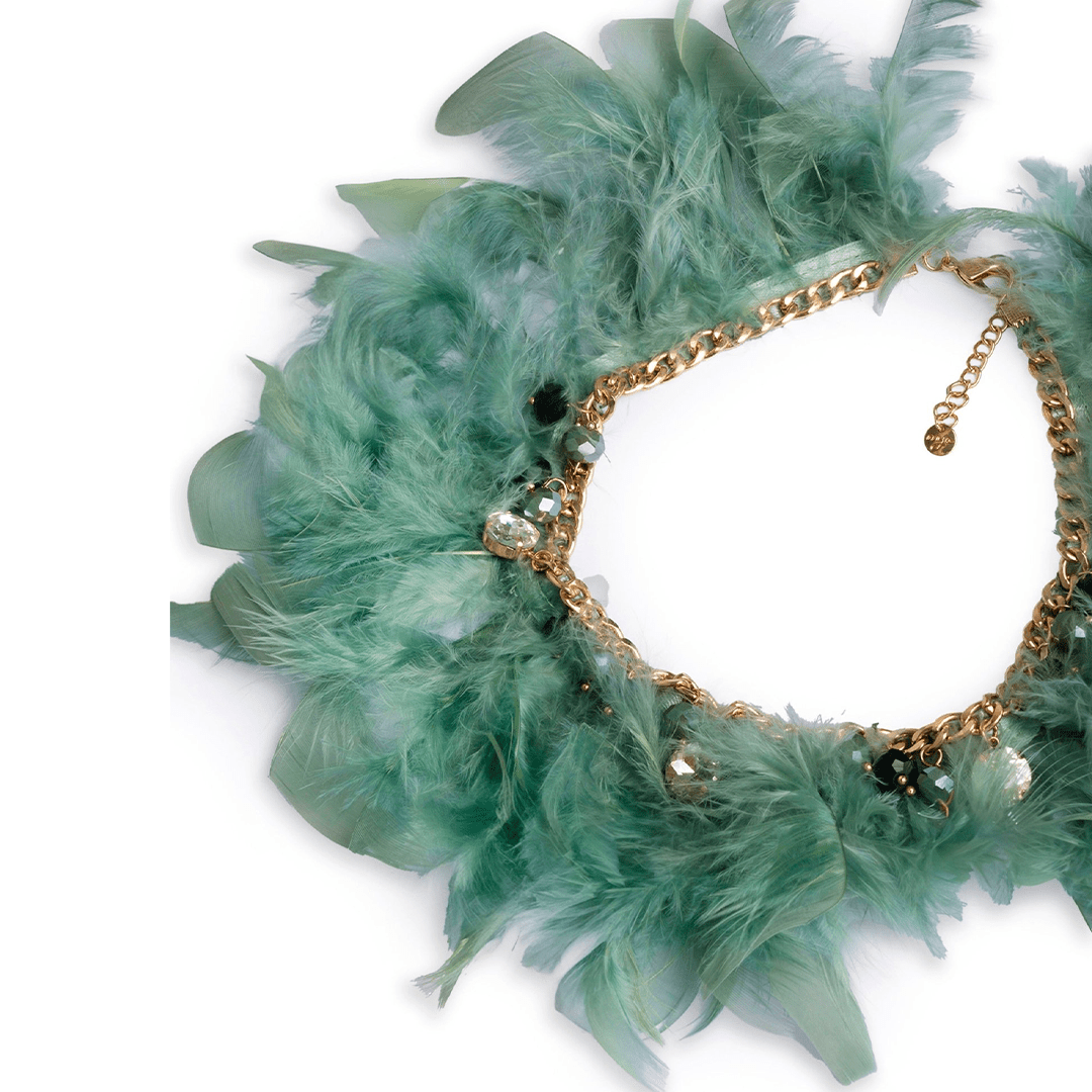 Collana girocollo in metallo con pietre in vetro e piume verde petrolio - Mya Accessories
