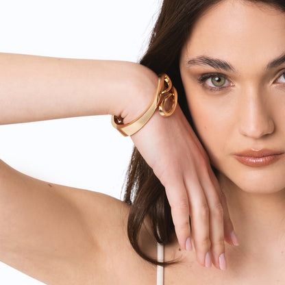 Bracciale a manetta rigido in metallo lucido