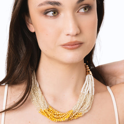 Collana girocollo multi filo di pietre in vetro bianche e gialle