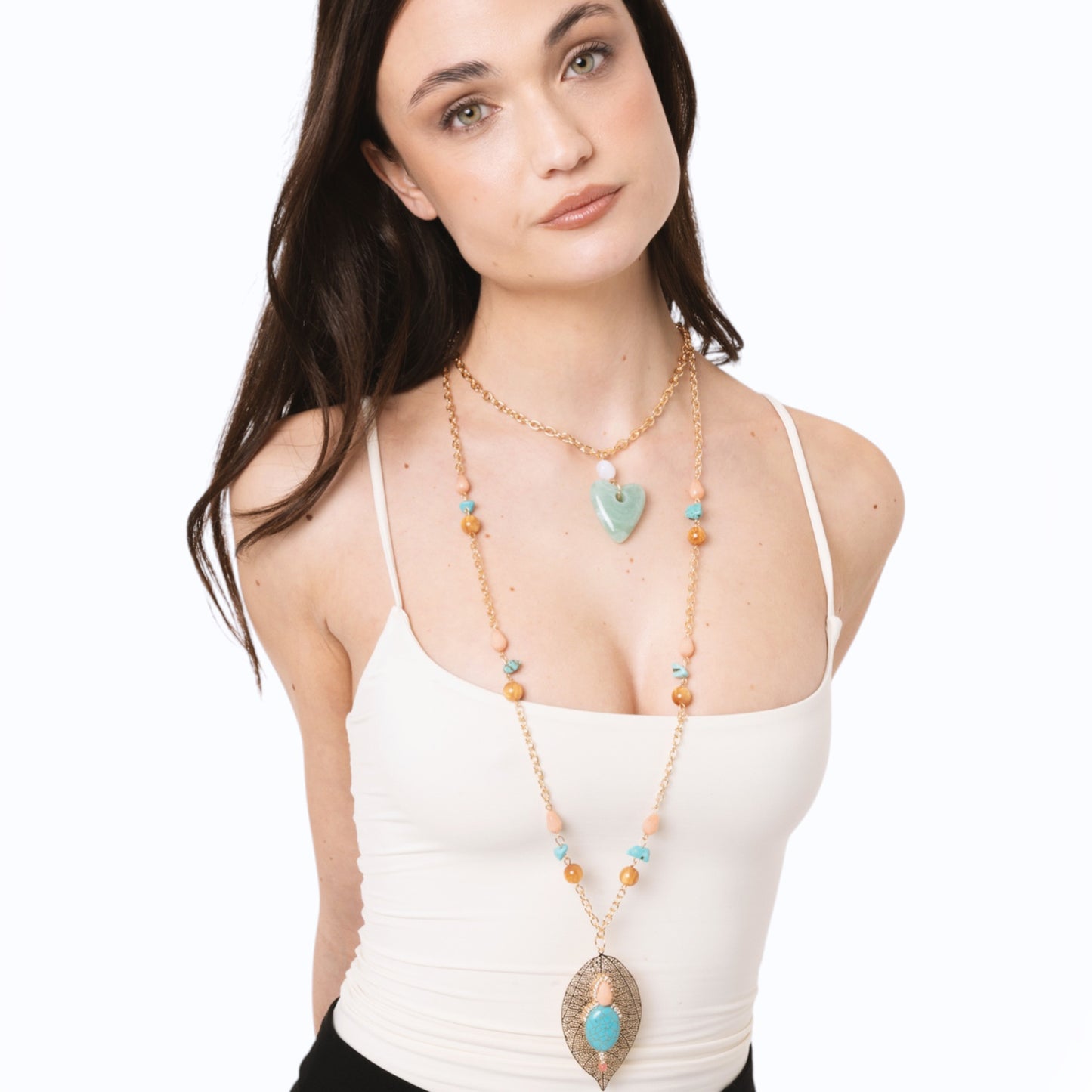 Collana lunga con catena sottile a due fili, pendente a foglia