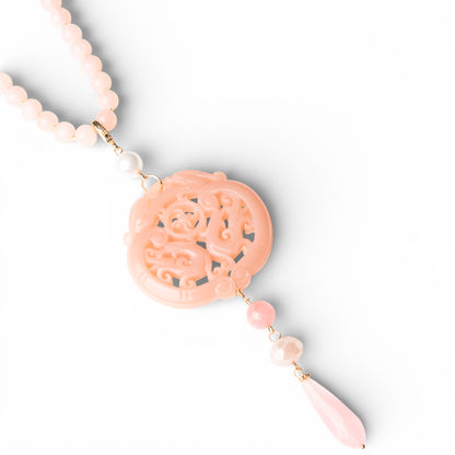 Collana lunga con pietre in acrilico, pendente mandala rosa