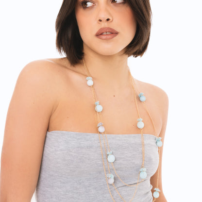 Collana lunga a tre fili in catena sottile con caramelle in cotone tono azzurro