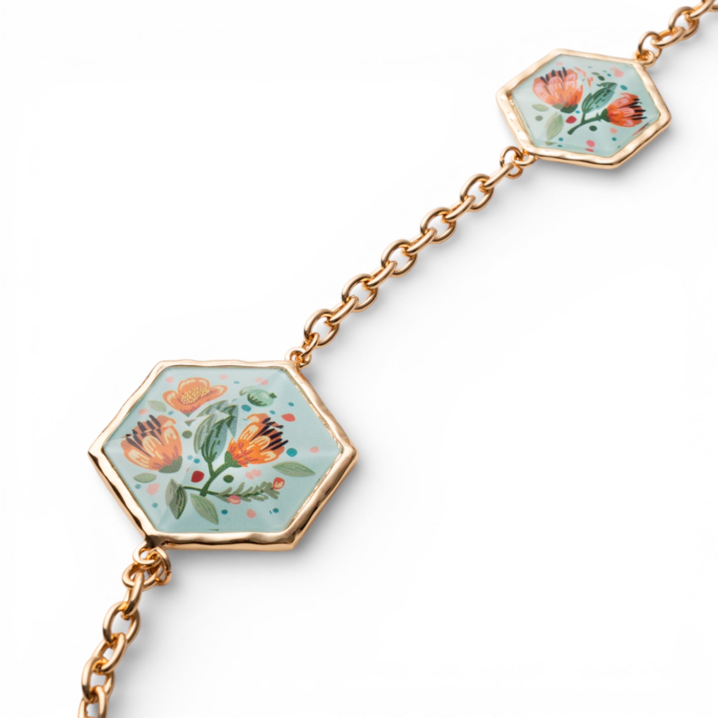 Collana lunga a catena con inserti esagonali in resina celeste design floreale
