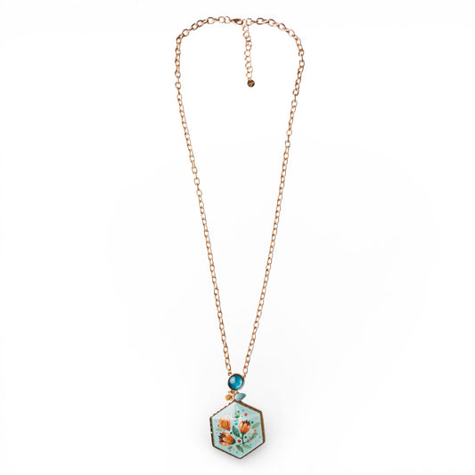 Collana lunga a catena con pendente a medaglione esagonale in resina celeste design floreale