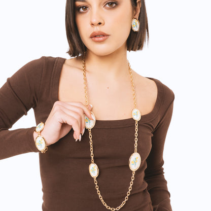 Collana lunga a catena con inserti ovali in resina con design limoni