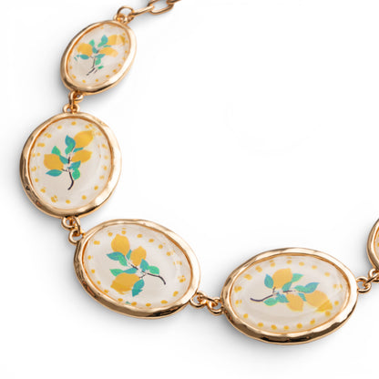 Collana girocollo a catena con inserti ovali in resina con design limoni