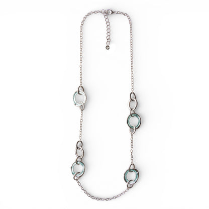 Collana lunga a catena con design circolare forato smaltato celeste
