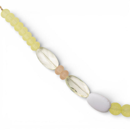 Collana lunga a catena con pietre in acrilico gialle