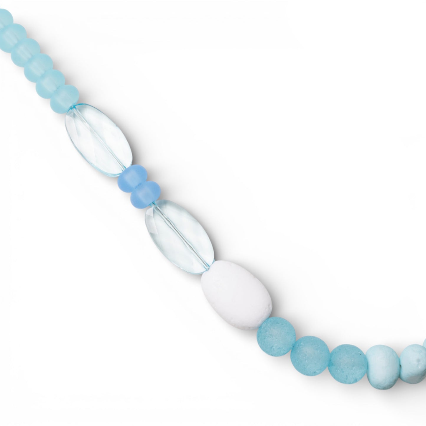 Collana lunga a catena con pietre in acrilico celeste