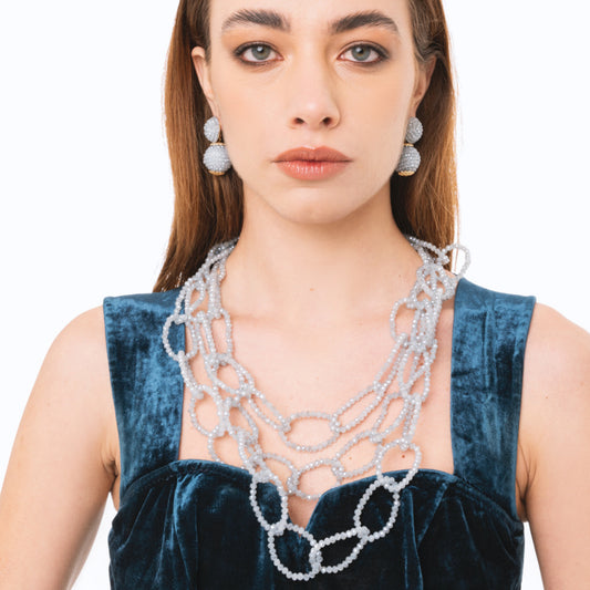 Collana multi fili strutturata con pietre in vetro grigio