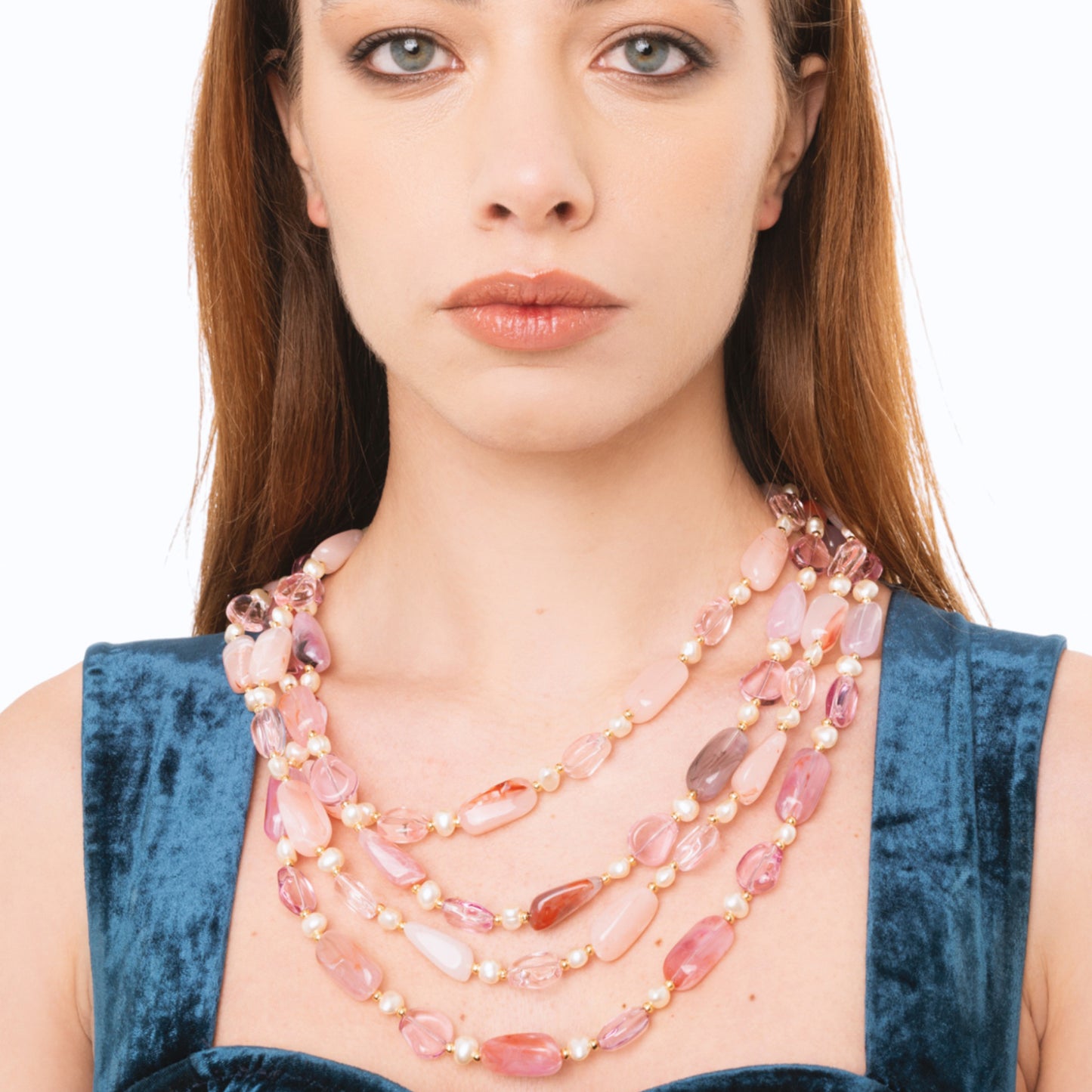 Collana girocollo multi filo con pietre vetro ed acrilico tono rosa