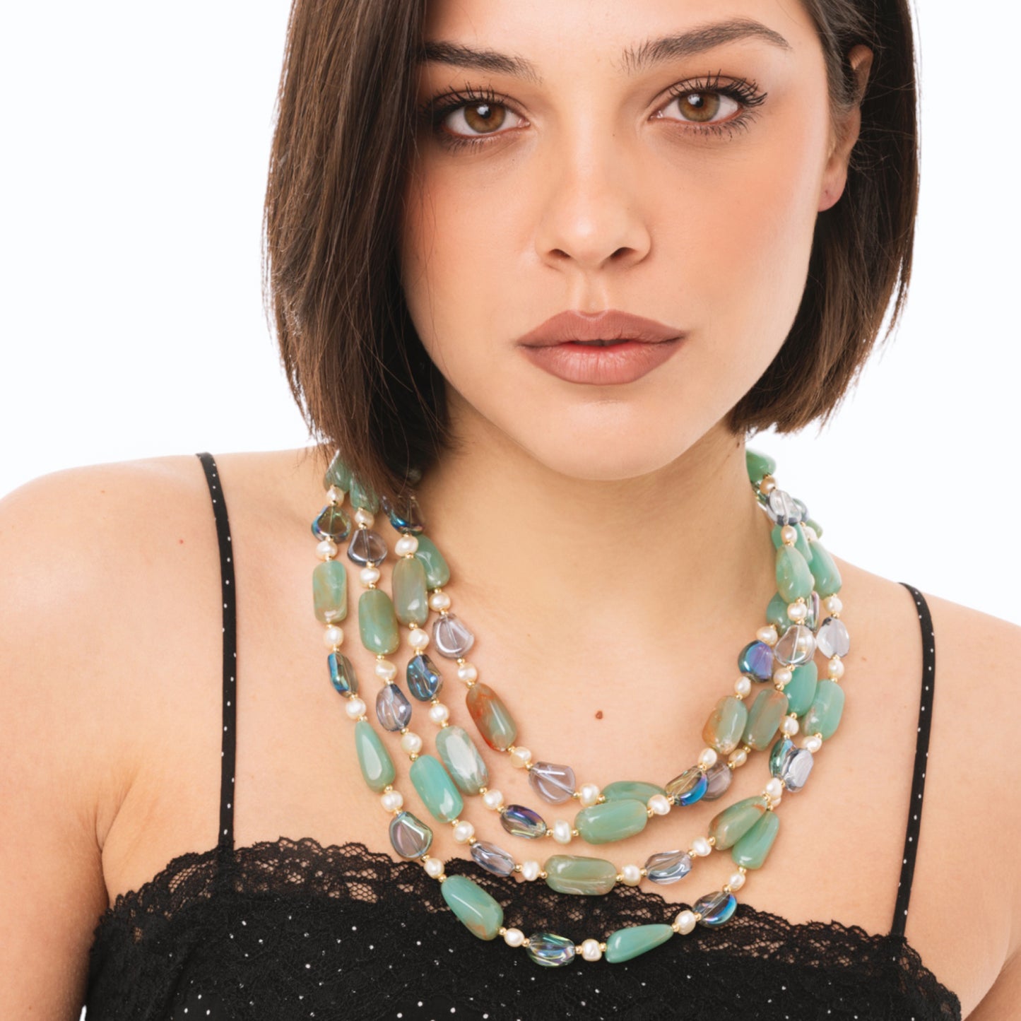 Collana girocollo multi filo con pietre vetro ed acrilico tono verde