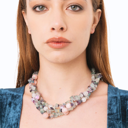 Collana girocollo con intreccio di pietre dure grigie e rosa