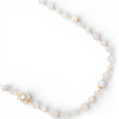 Collana lunga con pietre dure bianche
