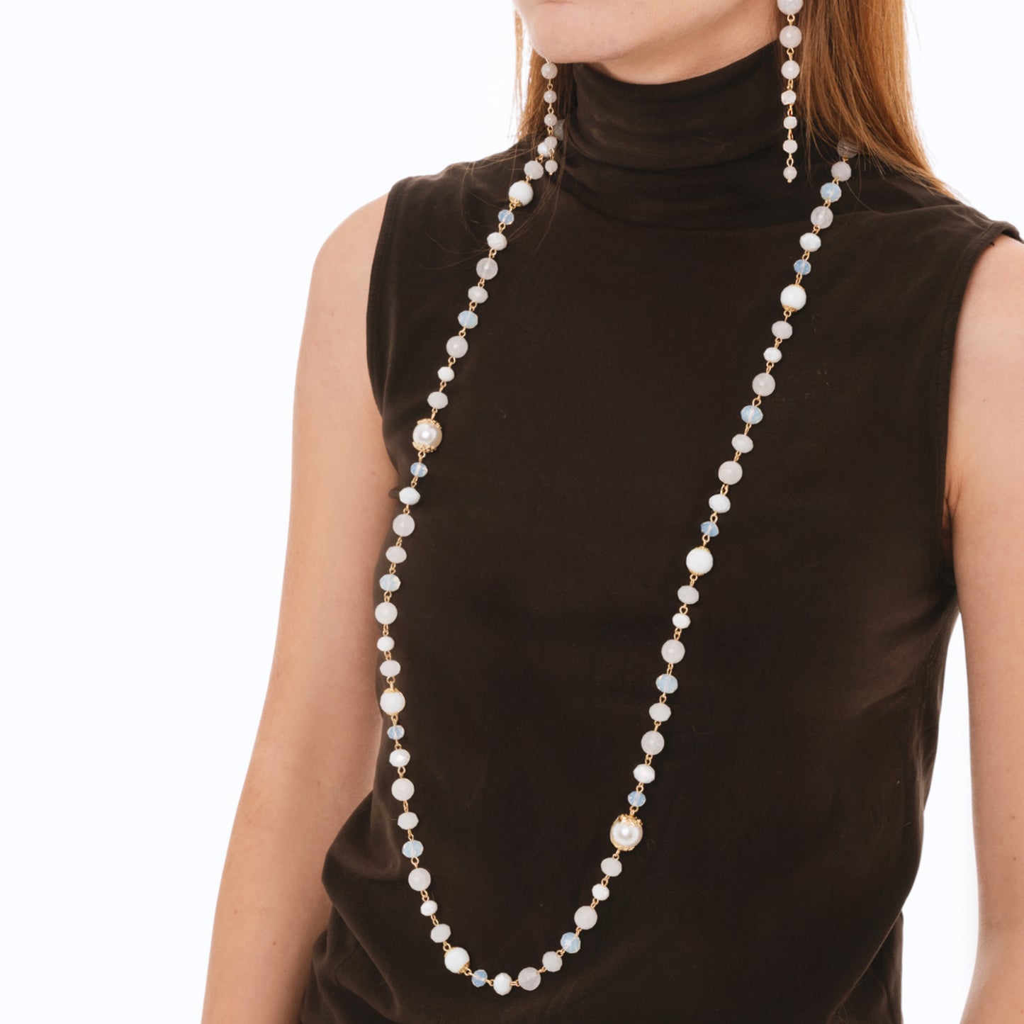 Collana lunga con pietre dure bianche