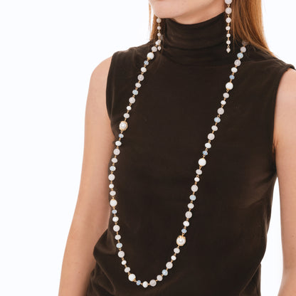 Collana lunga con pietre dure bianche