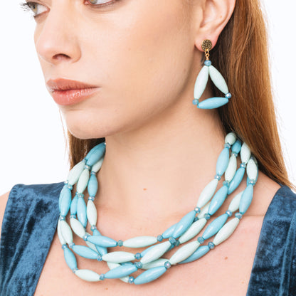 Collana girocollo multi fili con elementi ovali in acrilico turchese