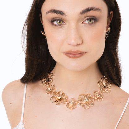 Collana girocollo in metallo con design a fiore