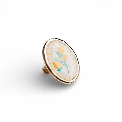 Anello elastico in metallo con pietra ovale in resina decorata con stampa di limoni