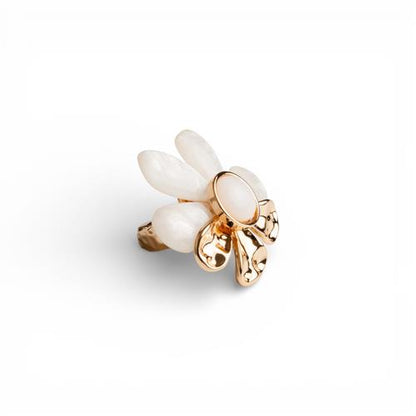 Anello elastico in metallo con fiore in acrilico bianco