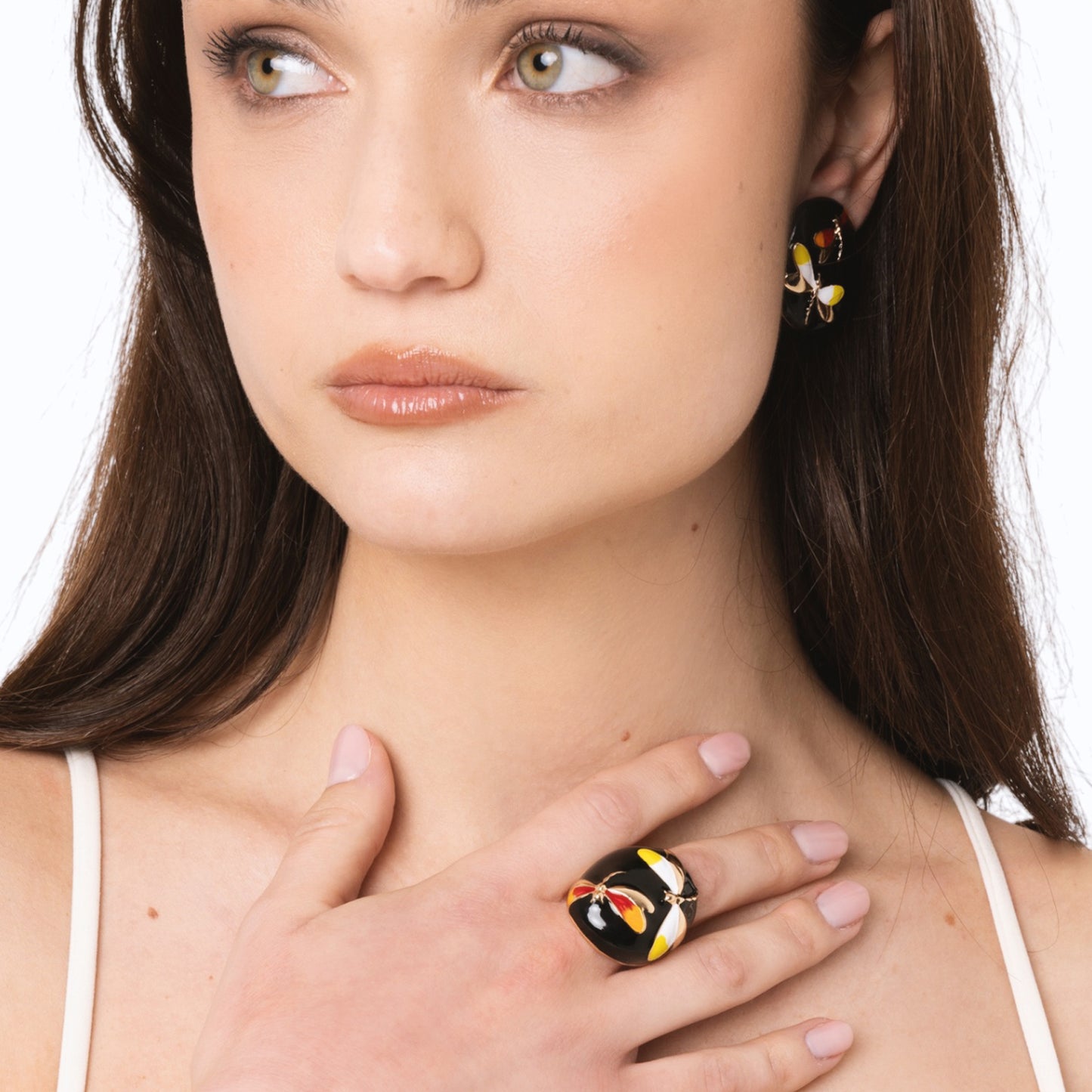 Anello in metallo elastico smaltato nero con design a libellula