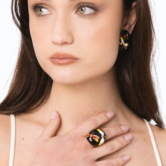 Anello in metallo elastico smaltato nero con design a libellula
