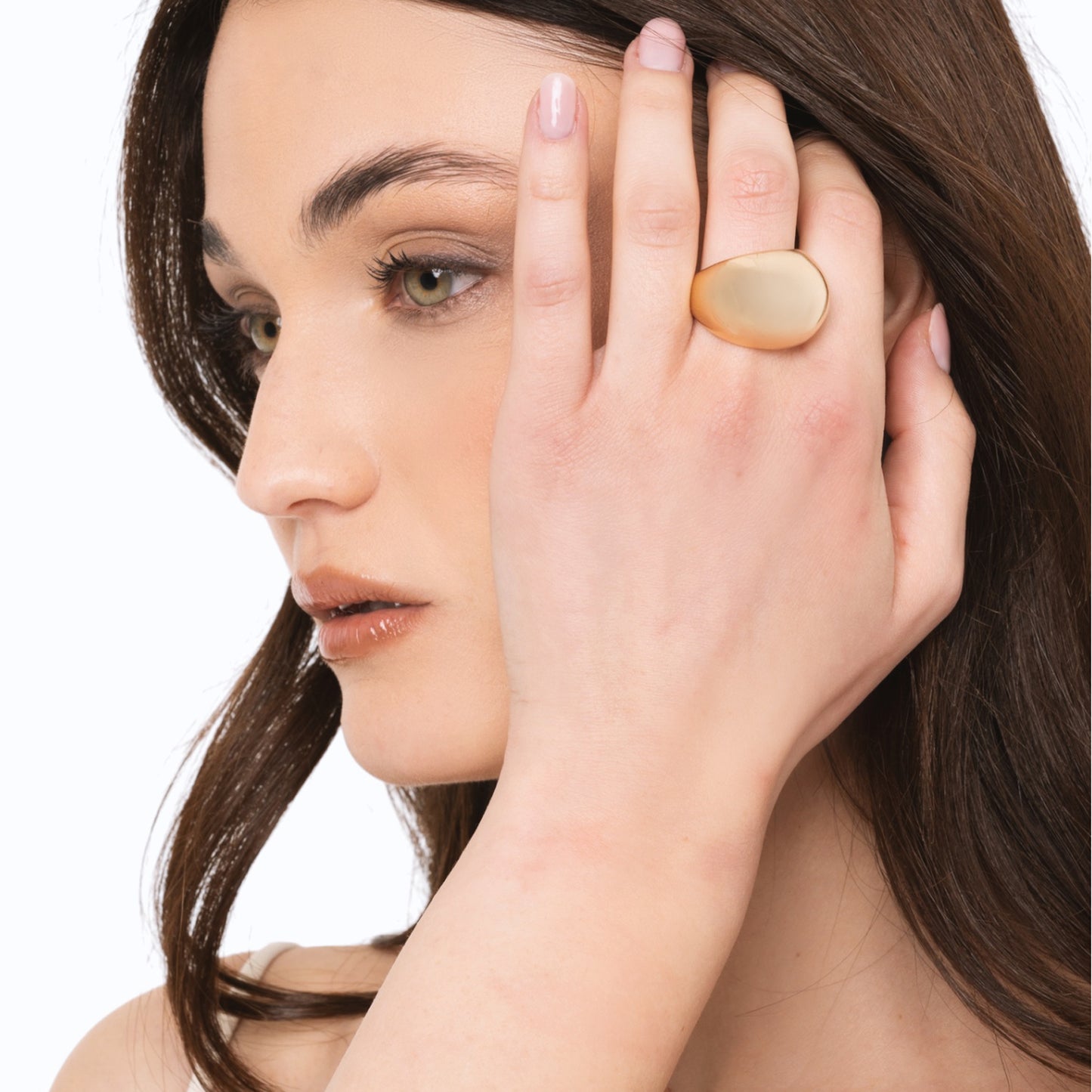 Anello in metallo lucido con fronte bombato