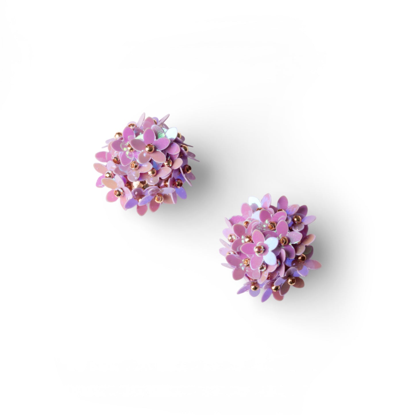 Orecchini a base circolare con fiorellini viola