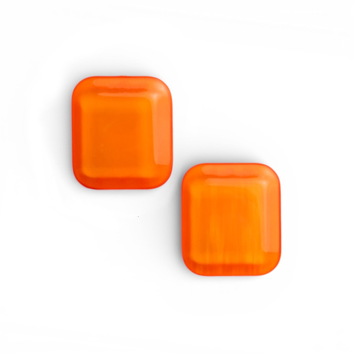 Orecchini a clip base quadrata in acrilico arancio