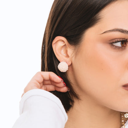 Orecchini a clip circolari con piccole pietre in vetro rosa