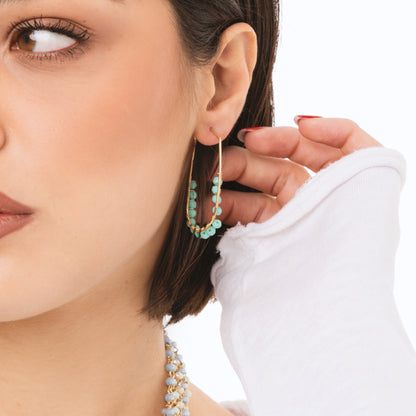 Orecchini a filo pendenti con pietre in vetro verde