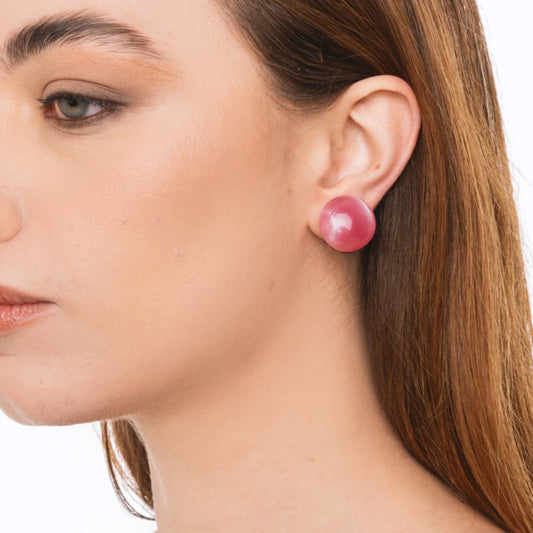 Orecchini a clip con pietra circolare in resina marmorizzata rosa