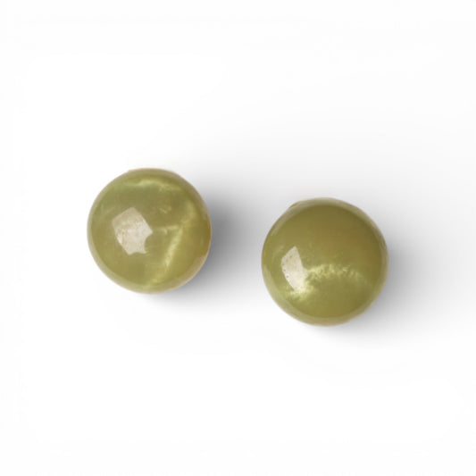 Orecchini a clip con pietra circolare in resina marmorizzata verde militare