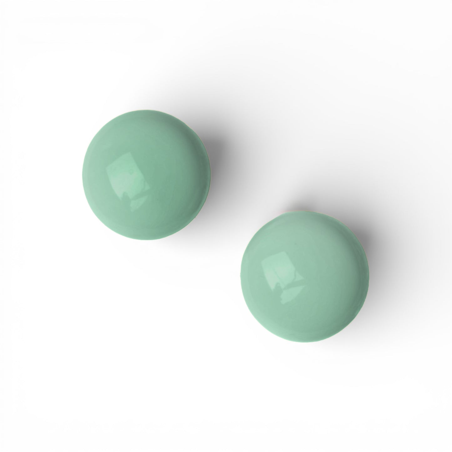 Orecchini a clip con pietra circolare in resina verde acqua