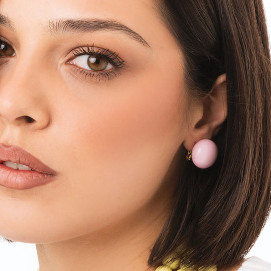 Orecchini a clip con pietra circolare in resina rosa chiaro