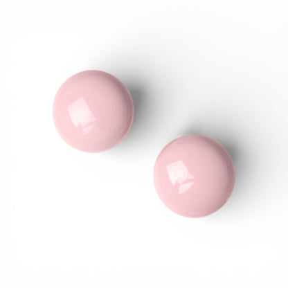 Orecchini a clip con pietra circolare in resina rosa chiaro