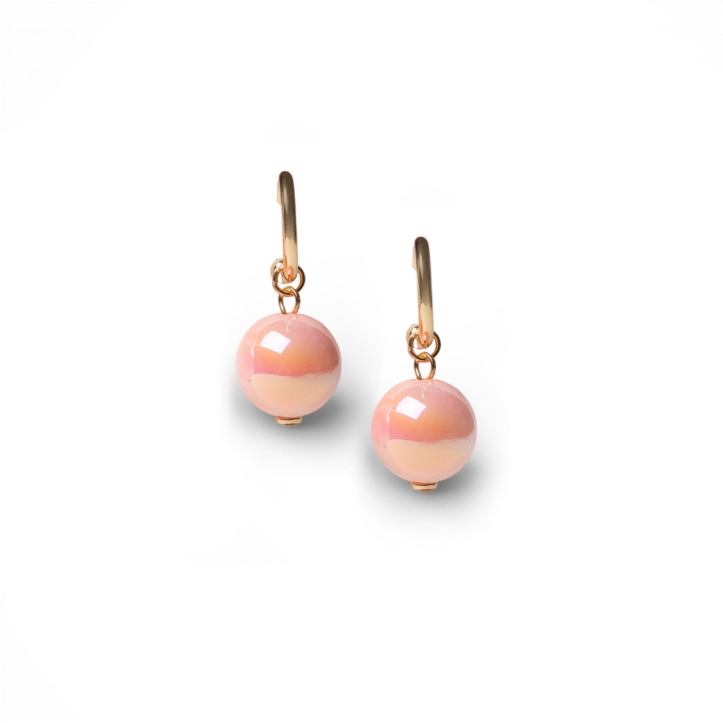 Orecchini a cerchietto con sfera lucida pendente in acrilico rosa