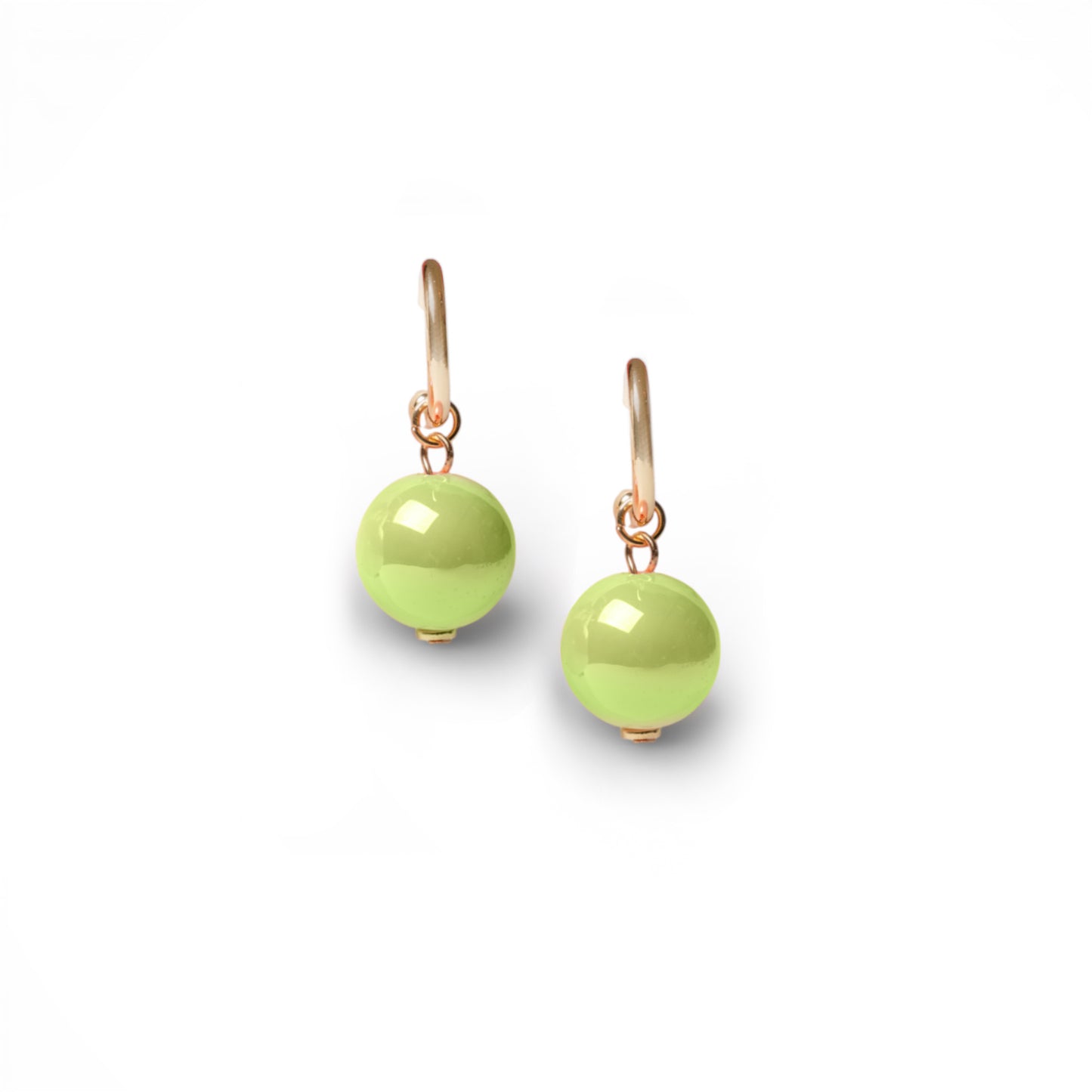 Orecchini a cerchietto con sfera lucida pendente in acrilico verde