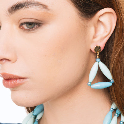 Orecchini pendenti con design triangolare tono azzurro