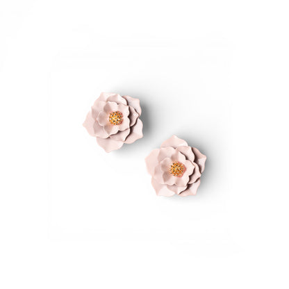 Orecchini a clip in metallo con design a rosa tono rosa