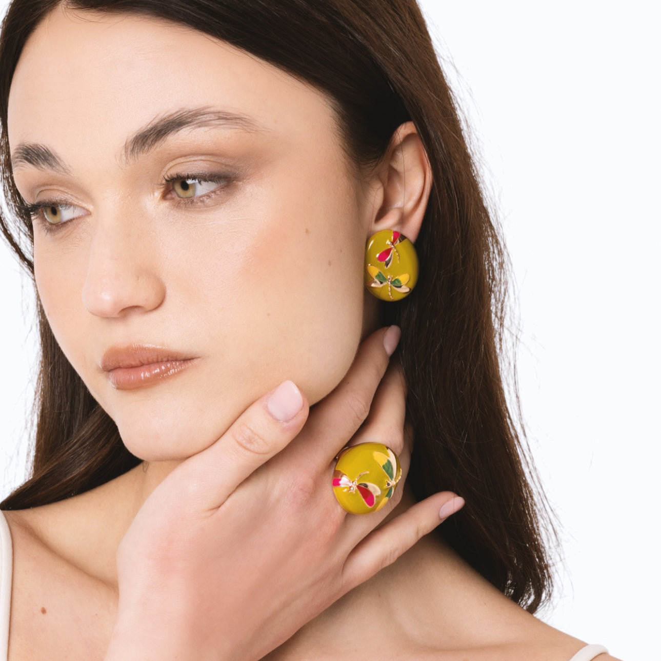 Orecchini a clip ovali smaltati verde con design a libellula