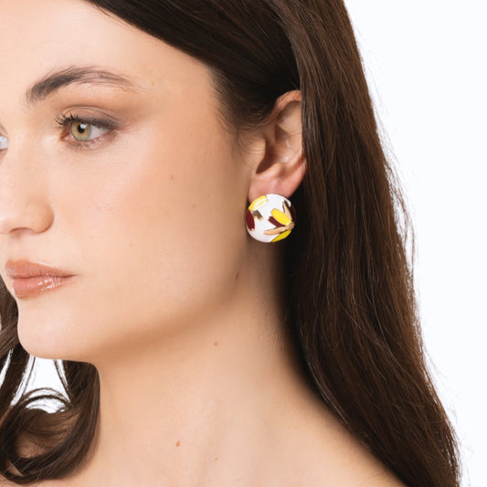 Orecchini circolari smaltati di bianco con designa fiori multi