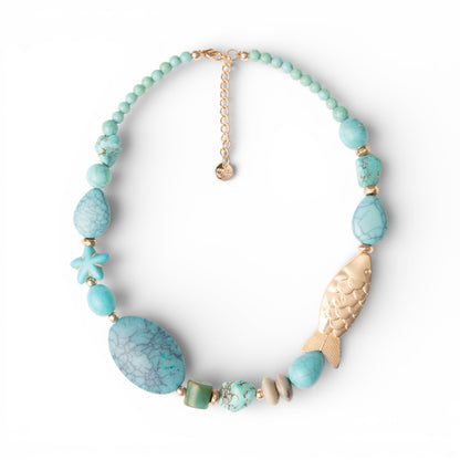 Collana girocollo con pietre in acrilico turchese e pesciolino in metallo