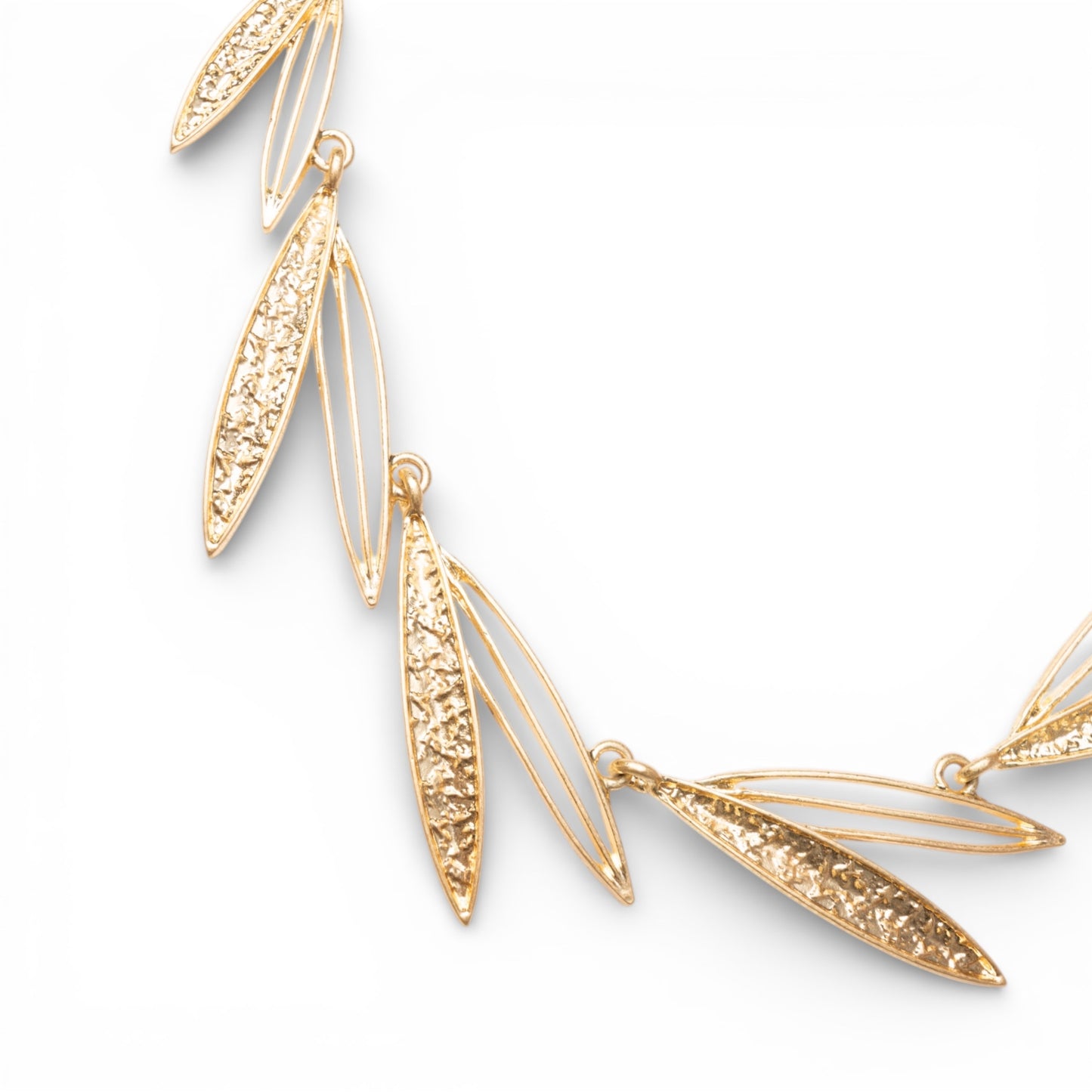 Collana girocollo in metallo con design a foglie
