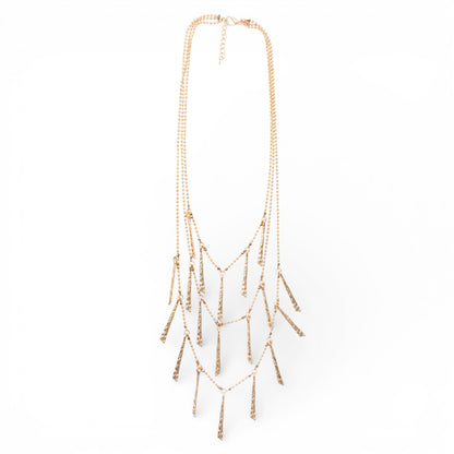 Collana lunga a catena a tre fili con pendenti geometrici