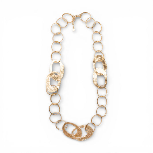 Collana lunga a catena grossa martellata in metallo antichizzato